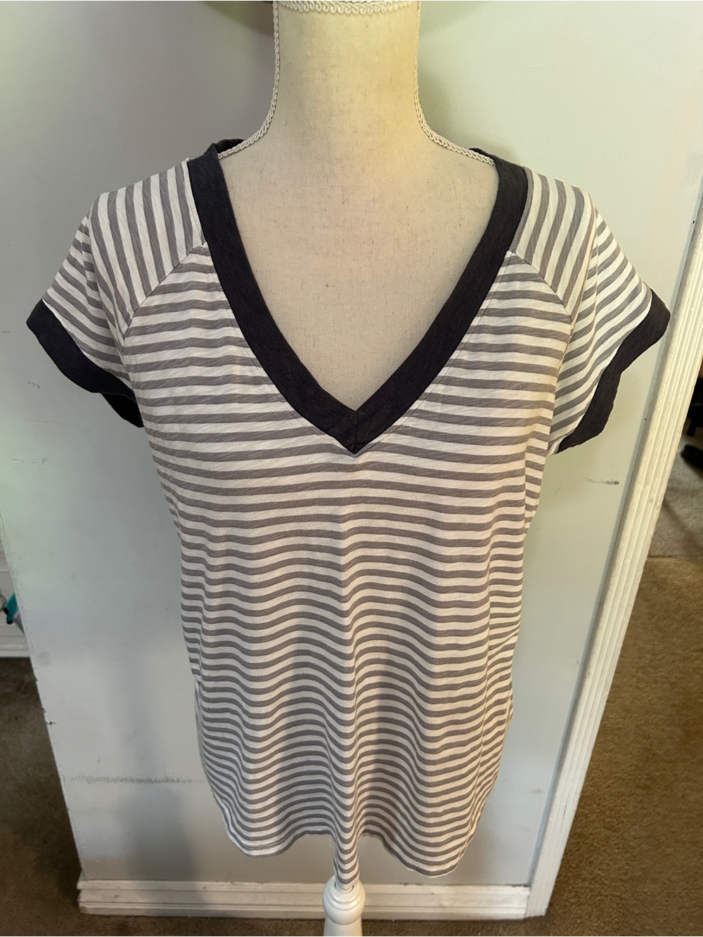Torrid Striped V-Neck Short Sleeve Top in Gray and White
